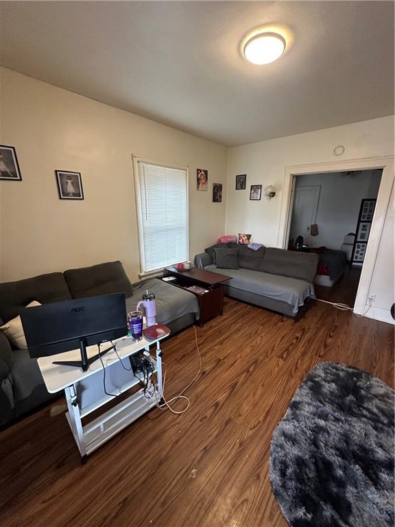 500 Woodward Avenue McKees Rocks, PA 15136 - Photo 23 of 34 a living room with furniture