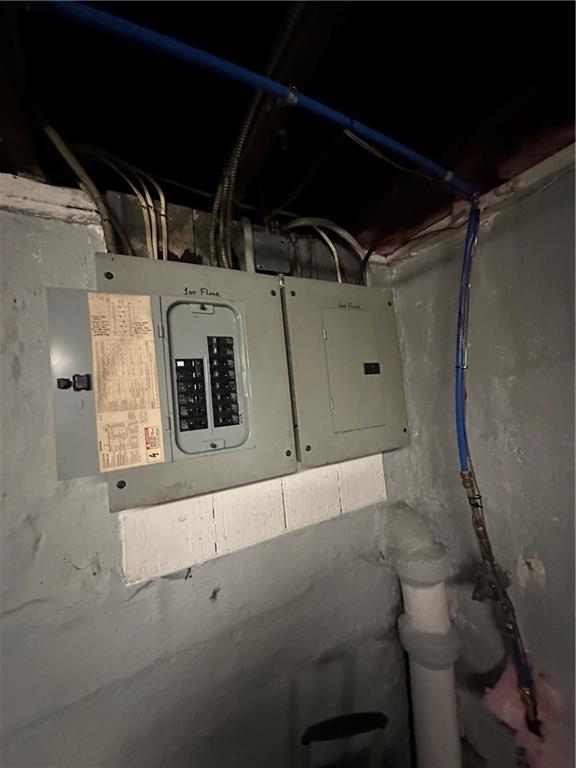 500 Woodward Avenue McKees Rocks, PA 15136 - Photo 29 of 34 a view of a garage