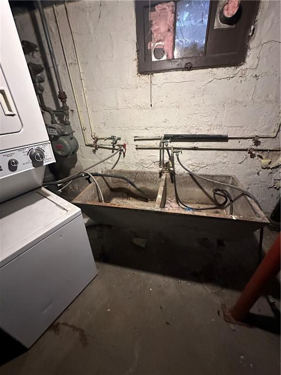 500 Woodward Avenue McKees Rocks, PA 15136 - Photo 30 of 34 a view of utility room