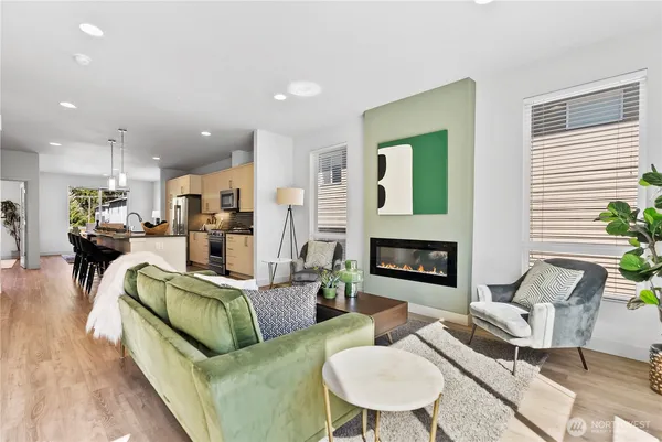 $3,595 | 17905 35th Avenue Southeast, Unit A1, Bothell, WA 98012