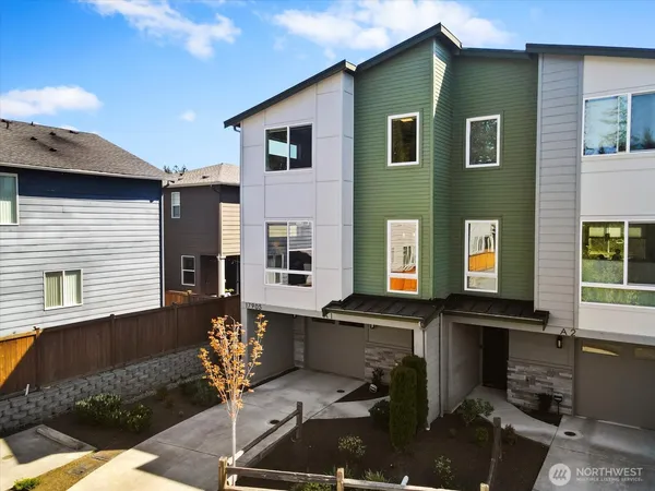 $3,595 | 17905 35th Avenue Southeast, Unit A1, Bothell, WA 98012