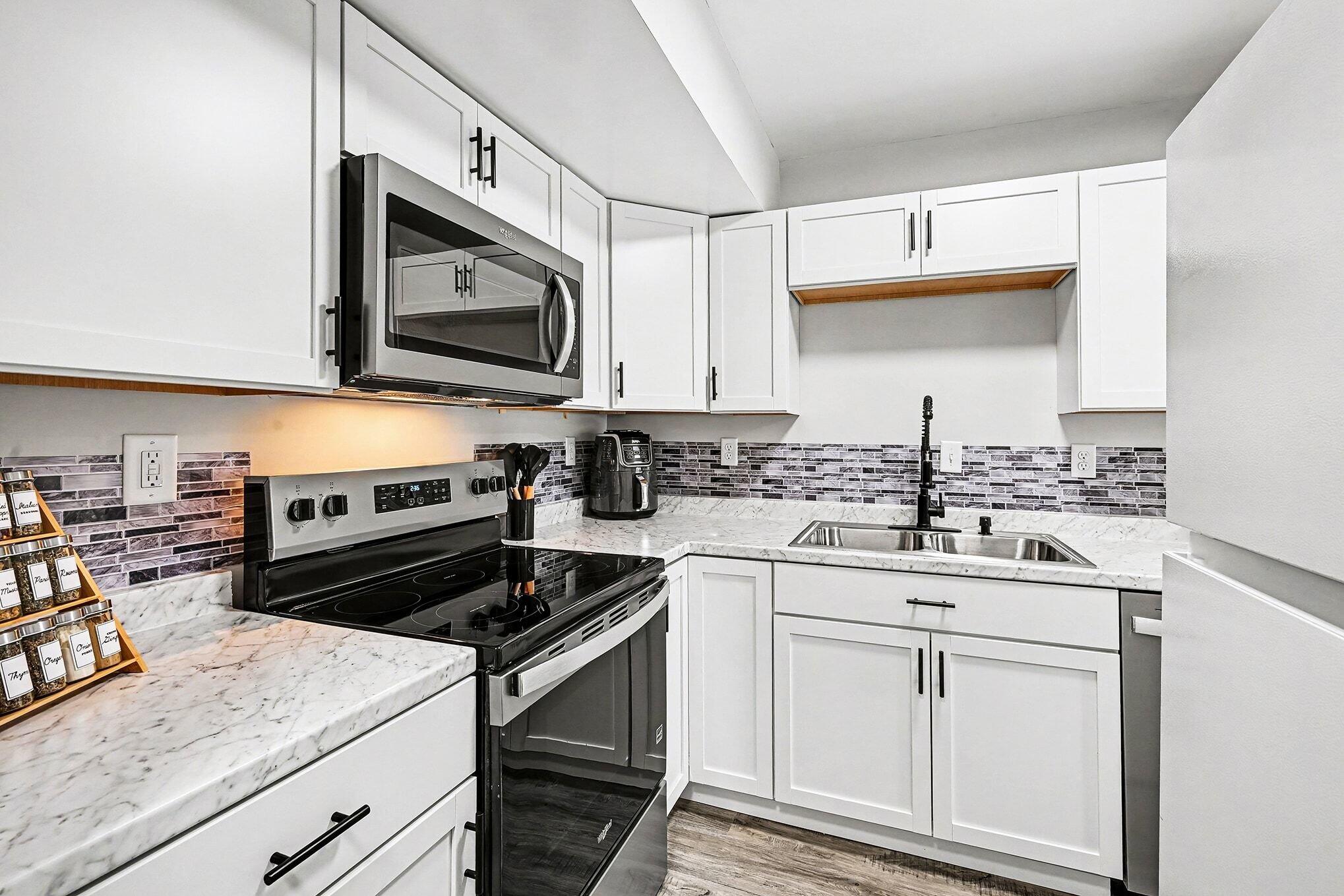 3407 Kenbrooke Court Kalamazoo, MI 49006 - Photo 5 of 20 Kitchen
