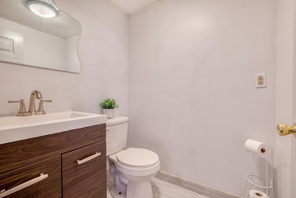 11 Cottage Street Lowell, MA 01852 - Photo 10 of 23