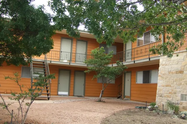 $950 | 2800 Swisher Street, Unit 217, Austin, TX 78705