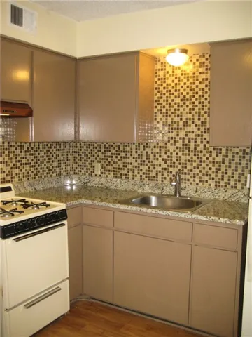 $950 | 2800 Swisher Street, Unit 217, Austin, TX 78705