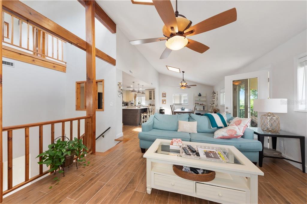 17601 1st Street East Redington Shores, FL 33708 - Photo 4 of 33