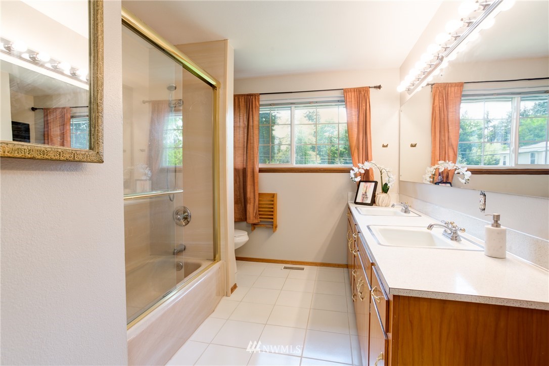 11238 Southeast 182nd Street Renton, WA 98055 - Photo 11 of 23