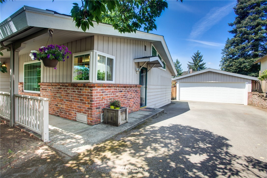 11238 Southeast 182nd Street Renton, WA 98055 - Photo 3 of 23