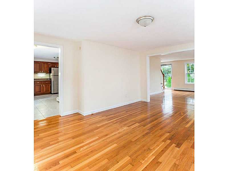 236 Sowams Road Barrington, RI 02806 - Photo 10 of 25 Living Room.