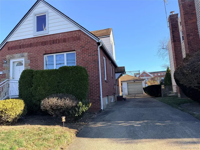 $4,200 | 142 Kamda Boulevard, New Hyde Park, NY 11040