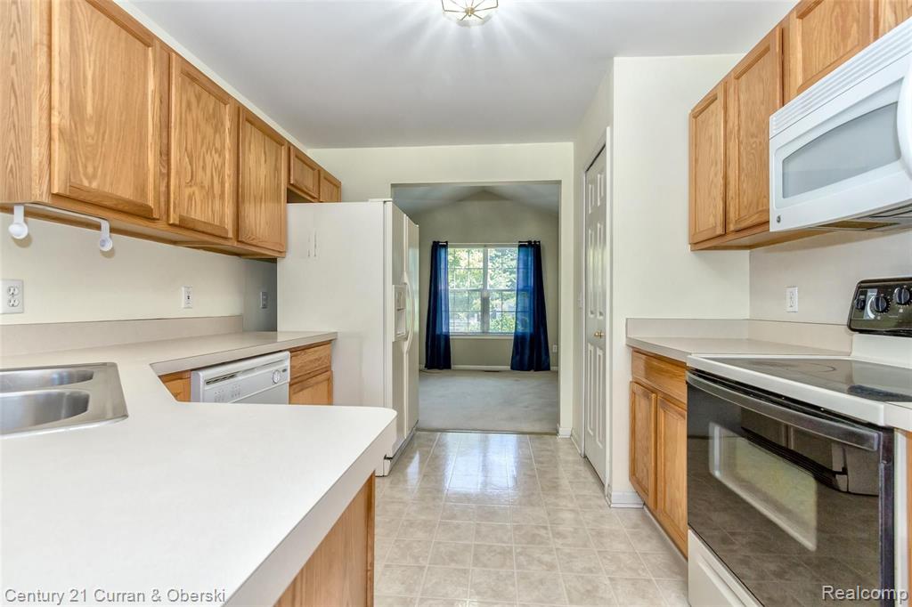 9721 Stark Road Livonia, MI 48150 - Photo 14 of 44