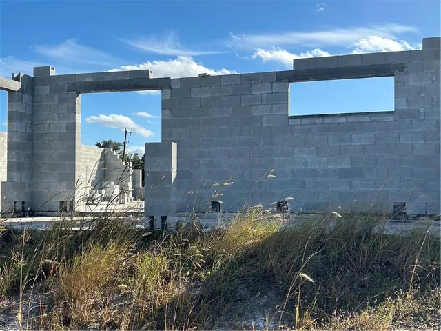 $400,000 | 3853 68th Avenue Northeast, Naples, FL 34120