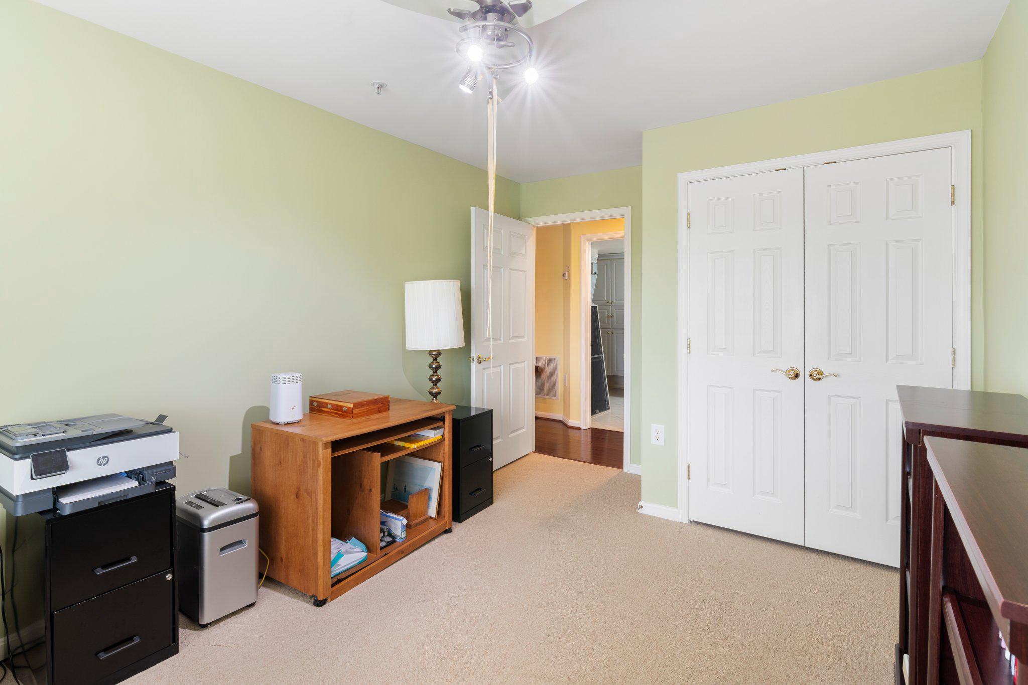 12236 Roundwood Road, Unit 609 Lutherville-Timonium, MD 21093 - Photo 22 of 40 a kitchen that has a stove and a refrigerator