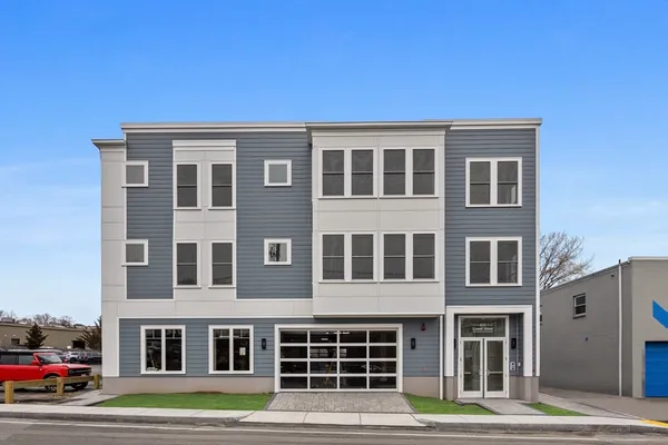 $3,400 | 404 Lowell Street, Unit 6, Wakefield, MA 01880