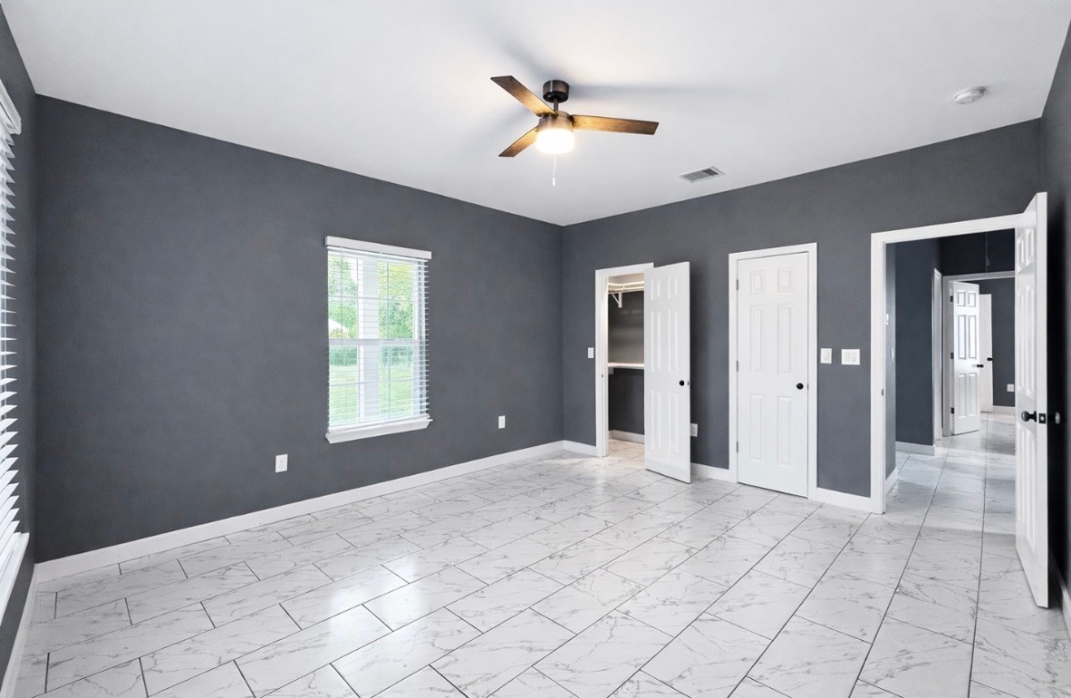 5125 Larkspur Street Houston, TX 77033 - Photo 18 of 33 a view of a livingroom with a ceiling fan and window