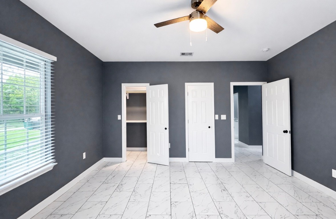 5125 Larkspur Street Houston, TX 77033 - Photo 19 of 33 a view of an empty room with window and chandelier fan