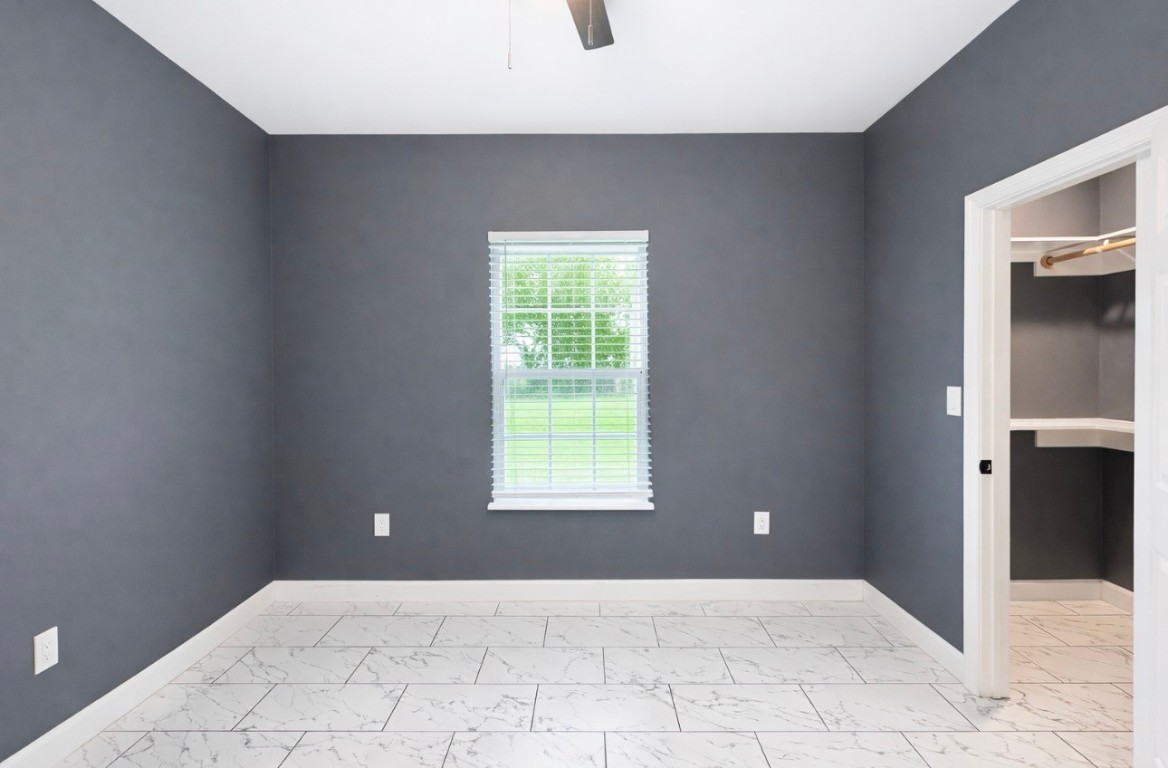 5125 Larkspur Street Houston, TX 77033 - Photo 28 of 33 an empty room with windows