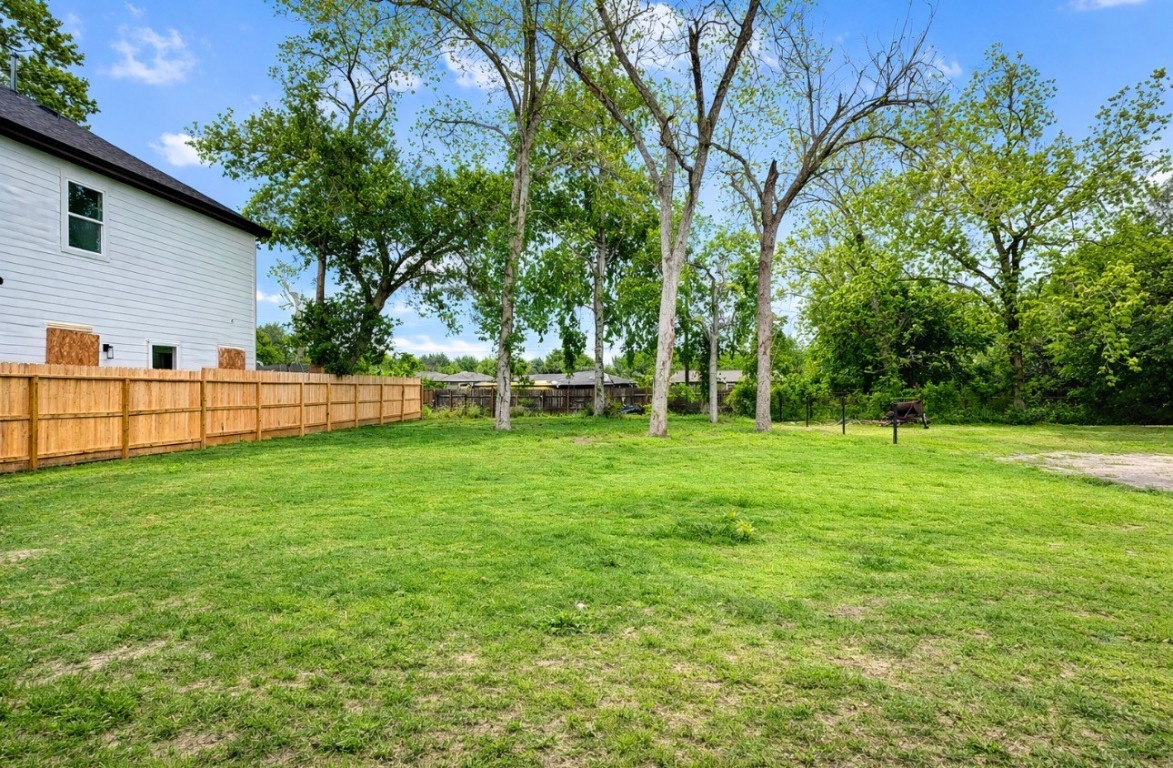 5125 Larkspur Street Houston, TX 77033 - Photo 33 of 33 a view of green field with a tree
