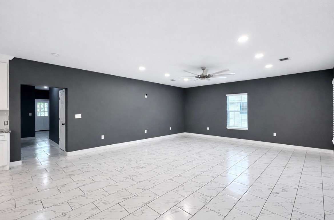 5125 Larkspur Street Houston, TX 77033 - Photo 8 of 33 a view of an empty room with glass door