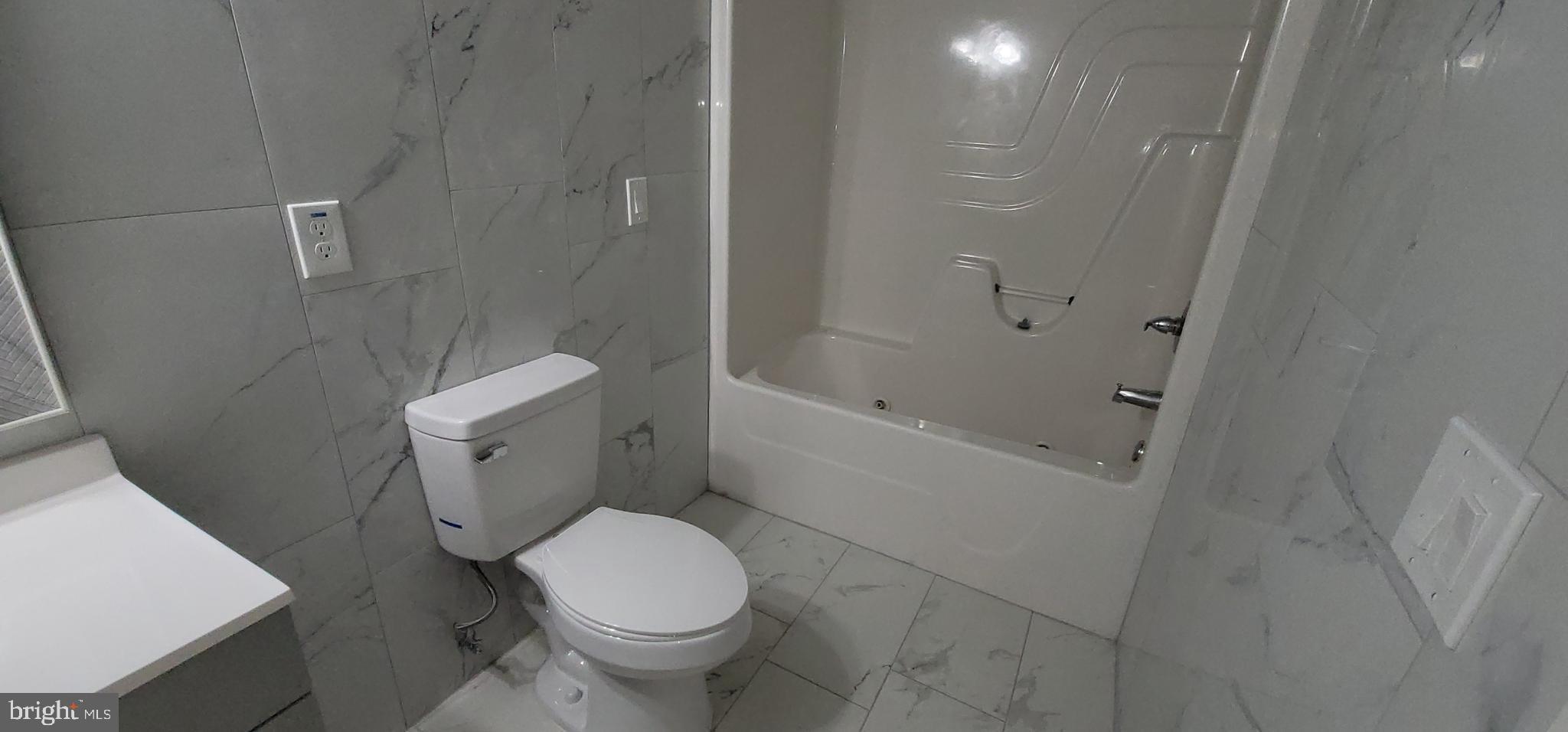 1729 Centre Avenue, Unit 10 Reading, PA 19601 - Photo 21 of 30