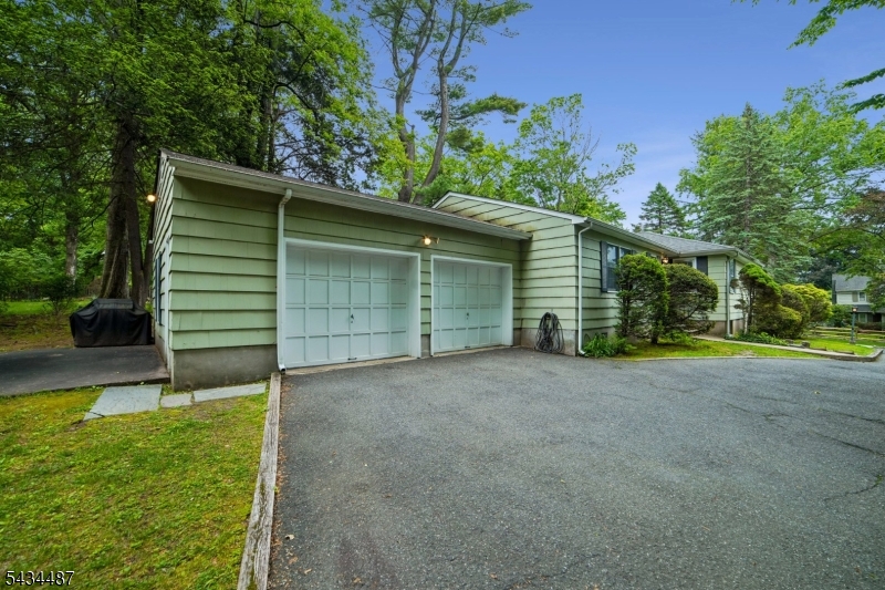137 Beekman Road Summit, NJ 07901 - Photo 40 of 44