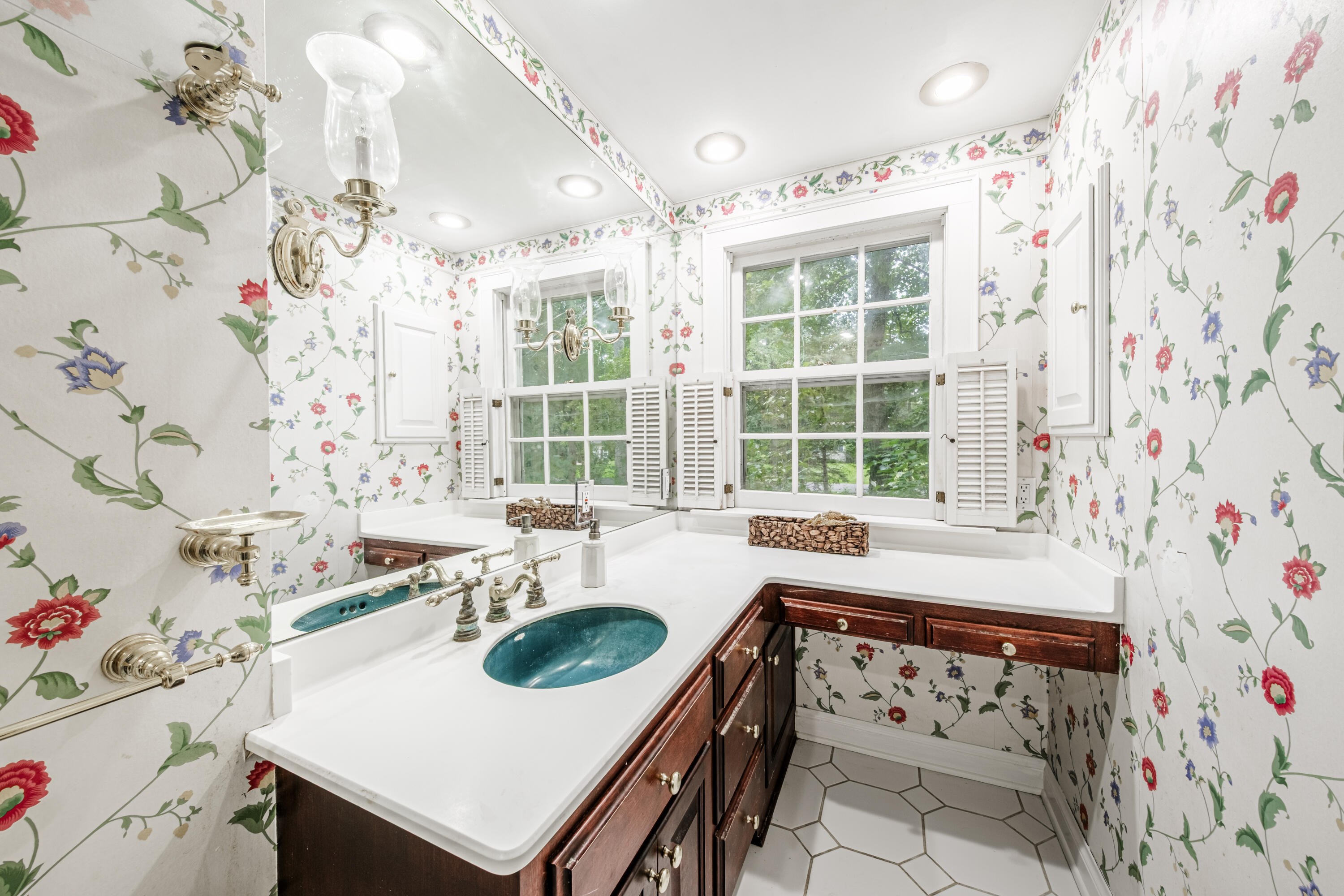 1000 Lone Tree Road Elm Grove, WI 53122 - Photo 21 of 45 Main Floor Full Bath