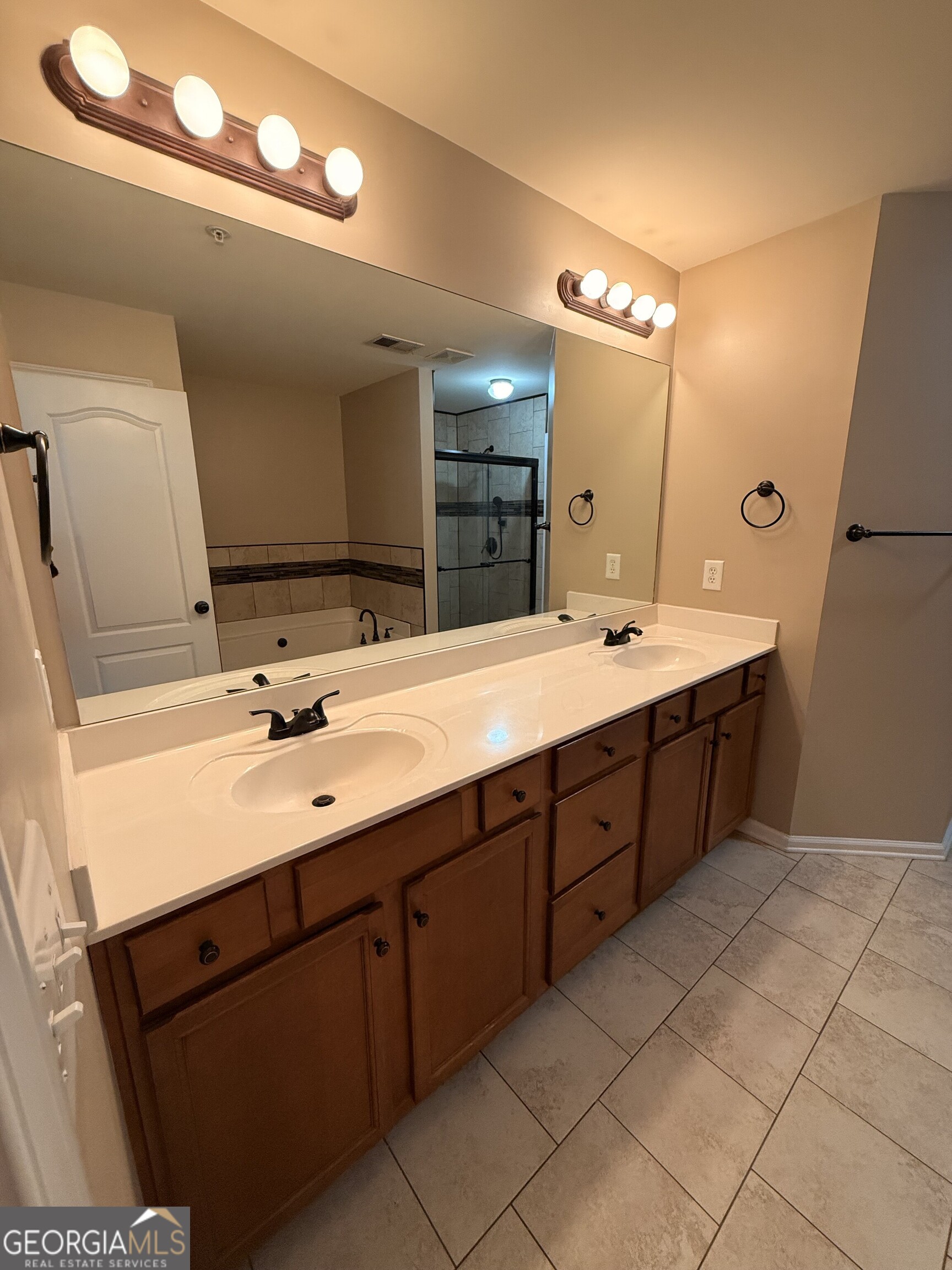 981 Brownstone Lane Southwest, Unit 17 Marietta, GA 30064 - Photo 17 of 33