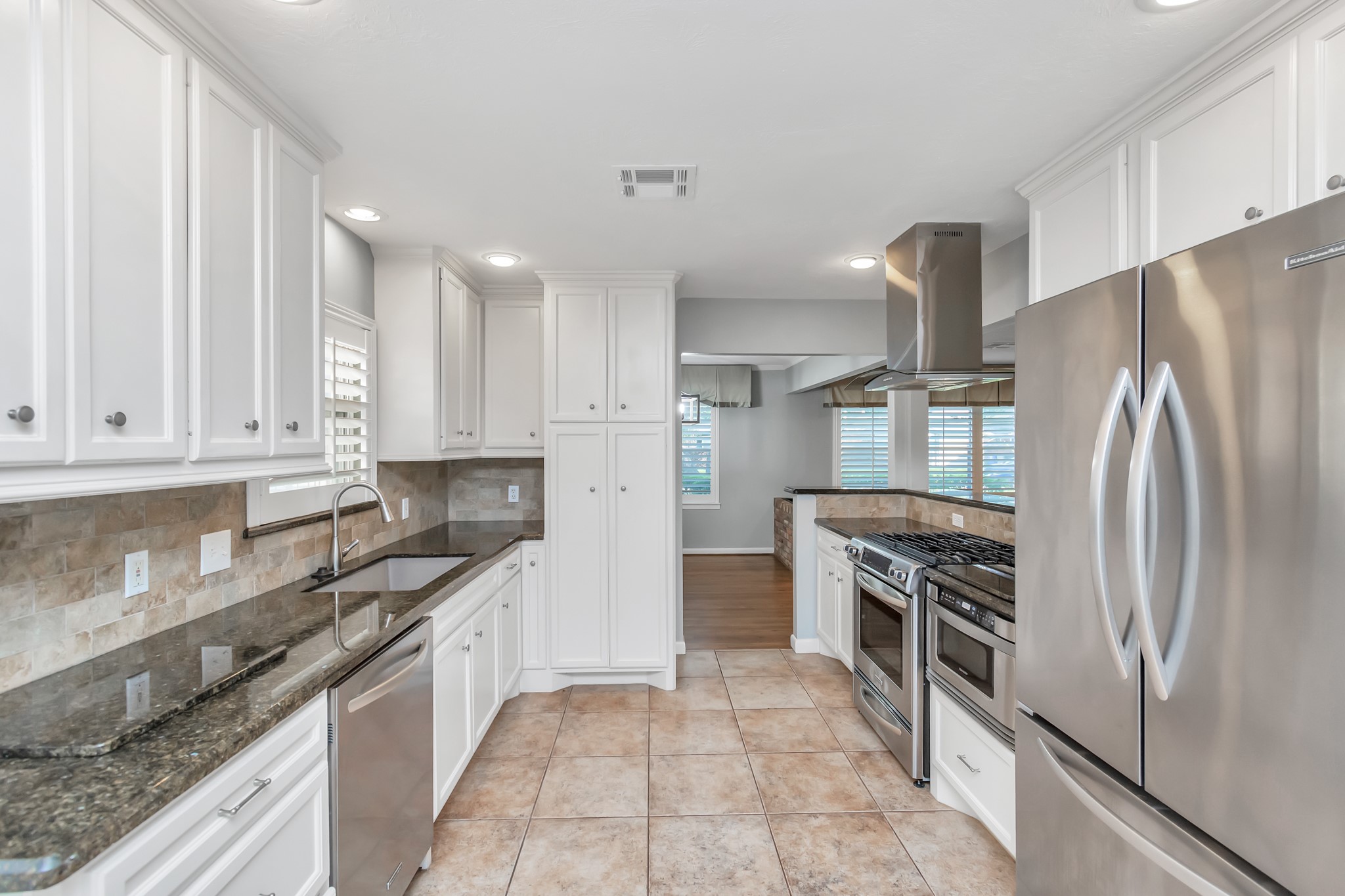 4611 Merwin Street Houston, TX 77027 - Photo 15 of 37