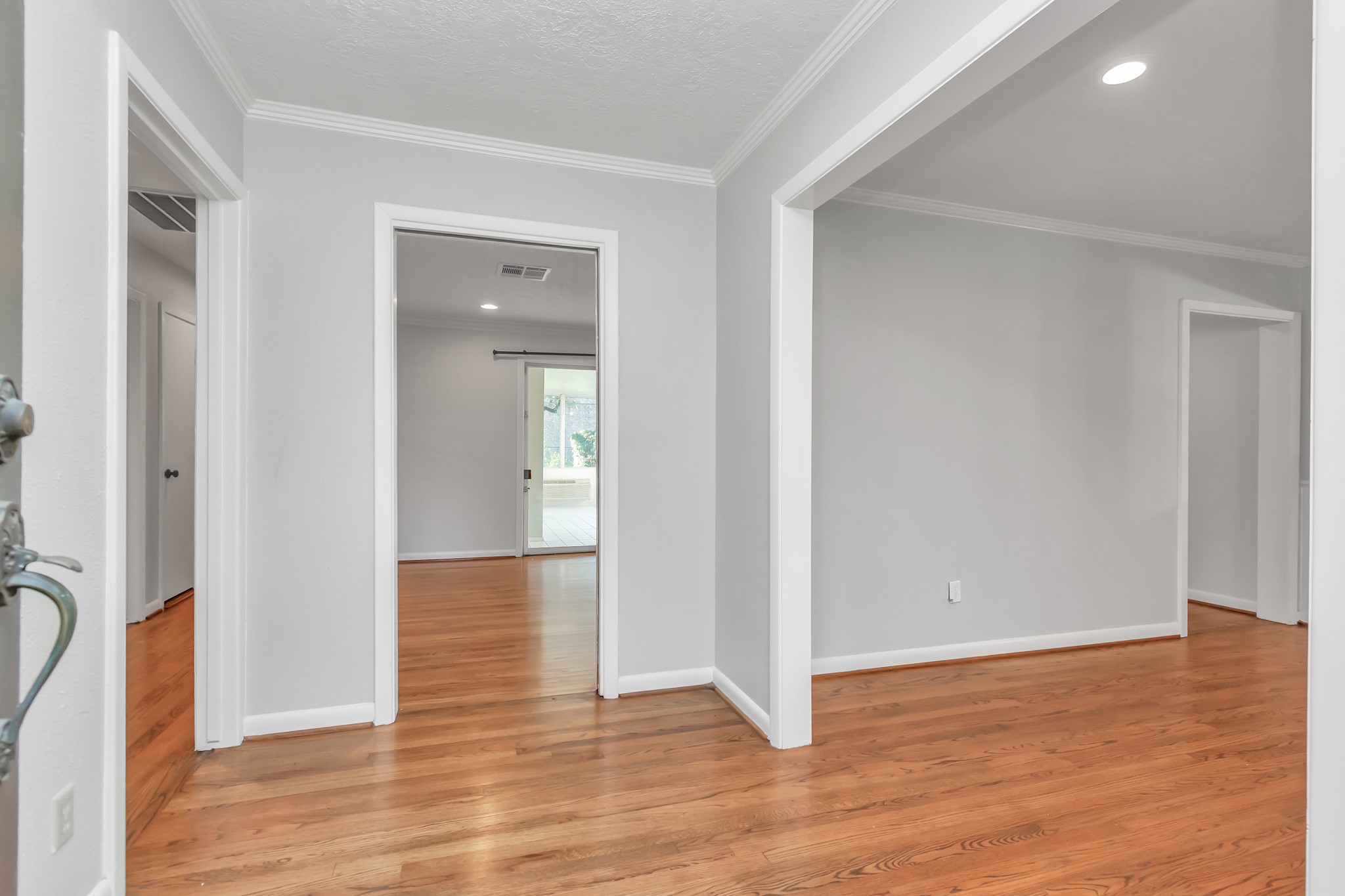 4611 Merwin Street Houston, TX 77027 - Photo 4 of 37