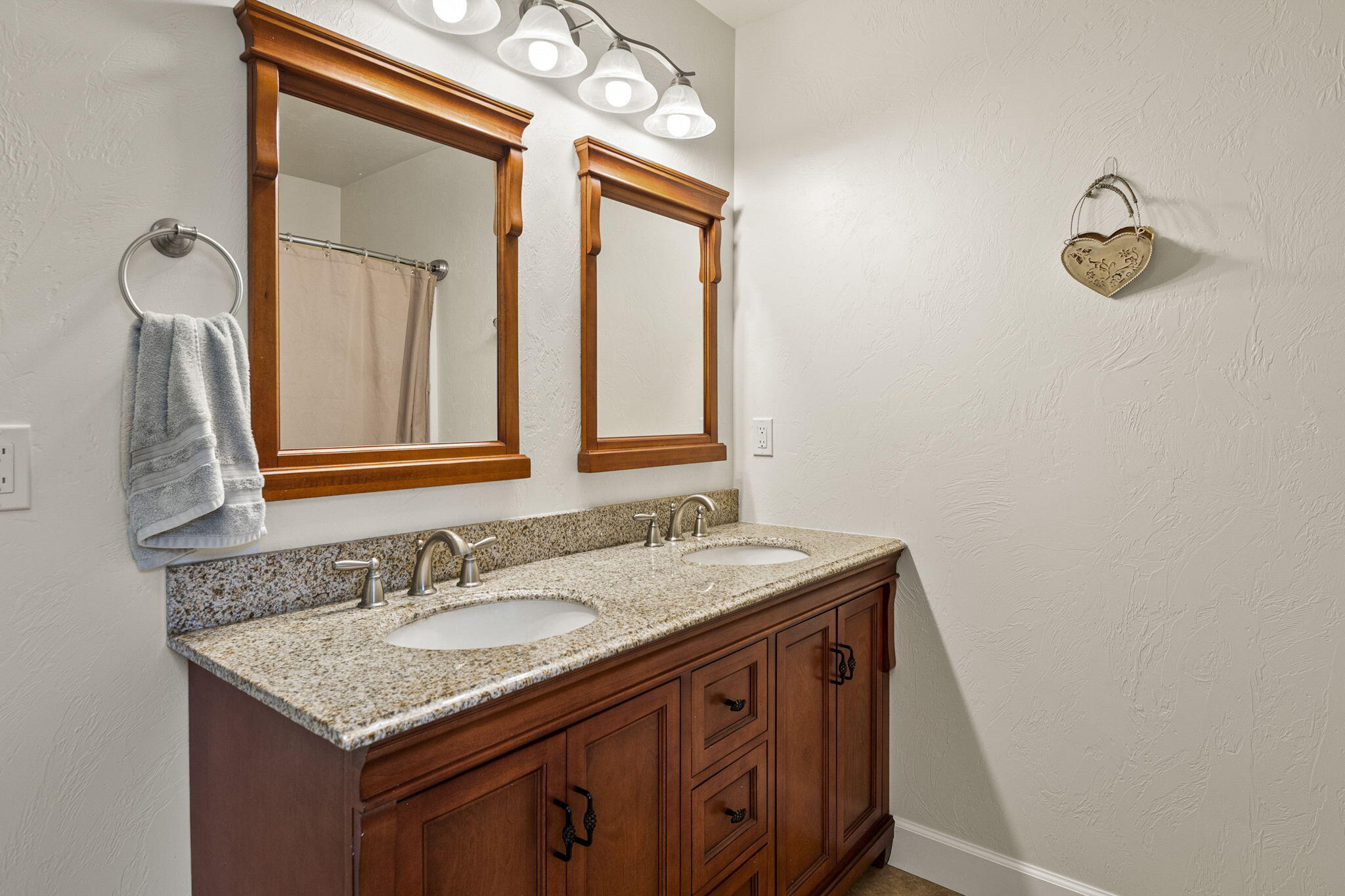 685 Northwest Rimrock Drive Redmond, OR 97756 - Photo 24 of 45 24-web-or-mls-685 NW Rimrock Dr, Redmond