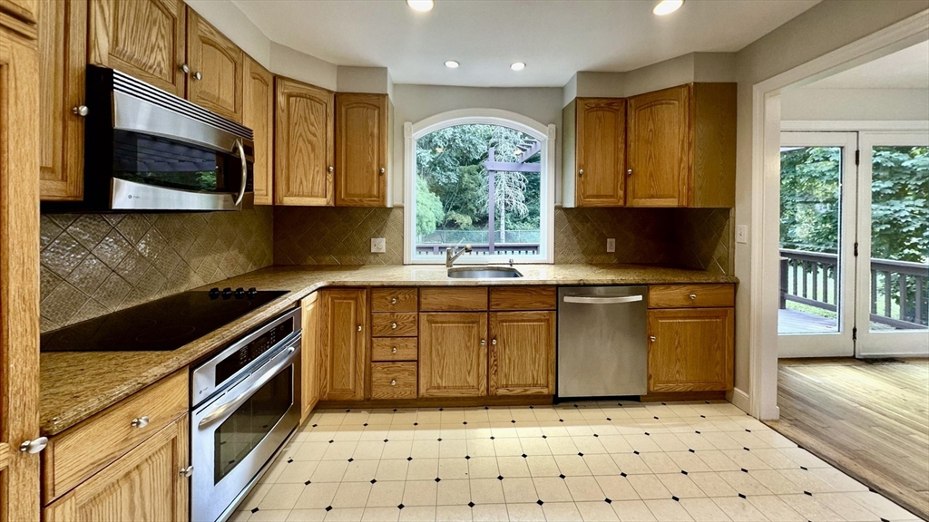 9 Brooks Road, Unit 9 Sudbury, MA 01776 - Photo 11 of 28