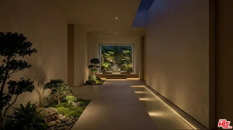 $18,800,000 | 1680 Alta Mura Road, Pacific Palisades, CA 90272
