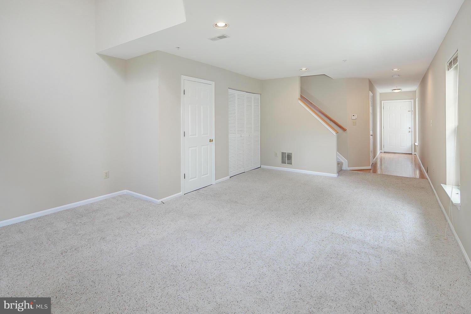31 Bank Spring Owings Mills, MD 21117 - Photo 4 of 30 Living Room