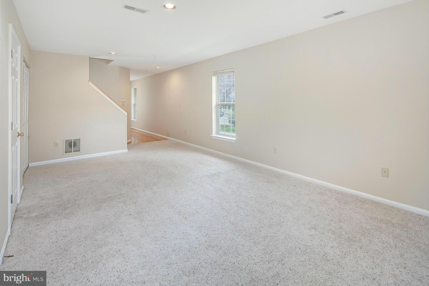 31 Bank Spring Owings Mills, MD 21117 - Photo 5 of 30 Living Room