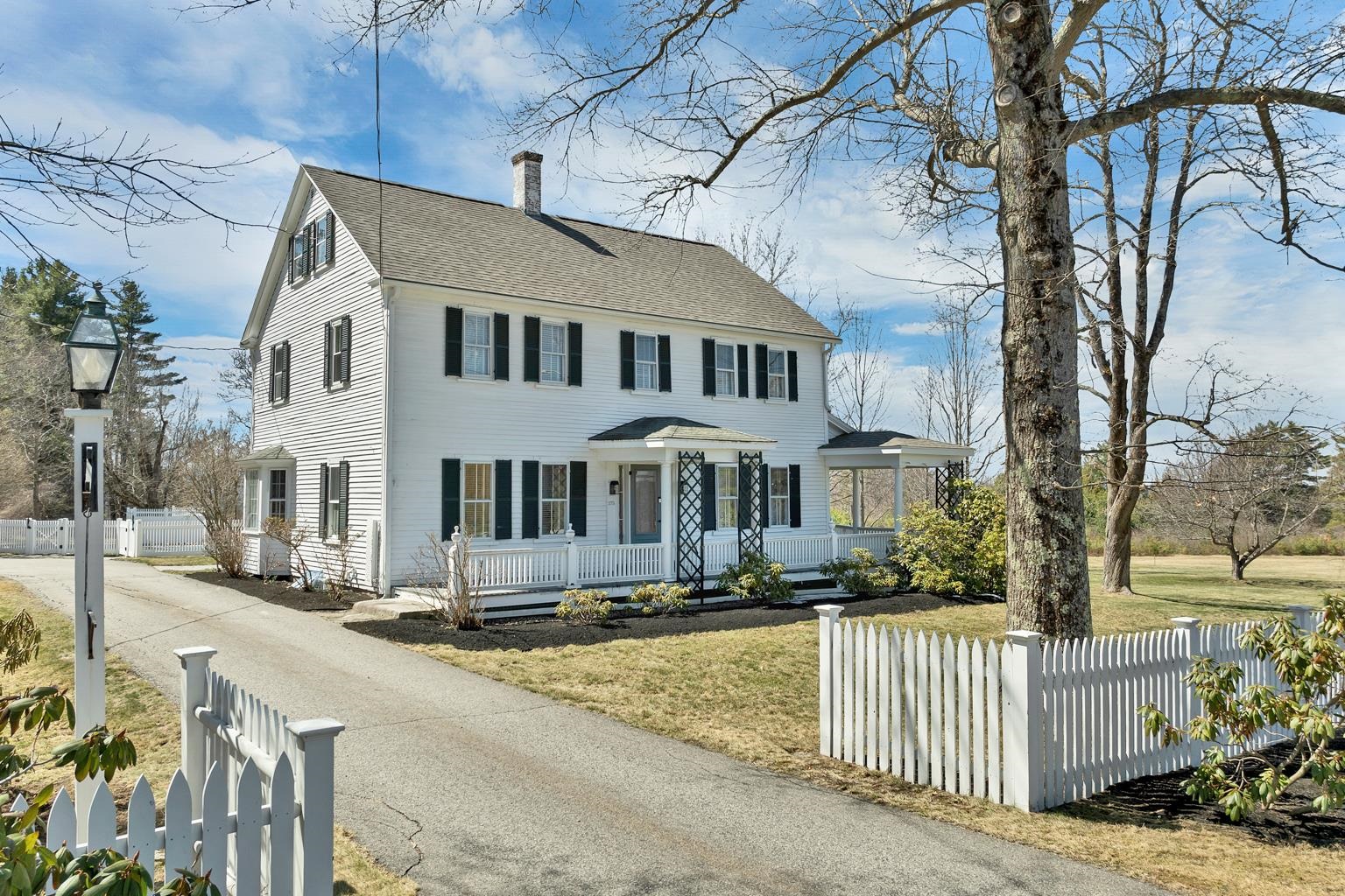 375 South Main Street Wolfeboro, NH 03894 - Photo 2 of 60