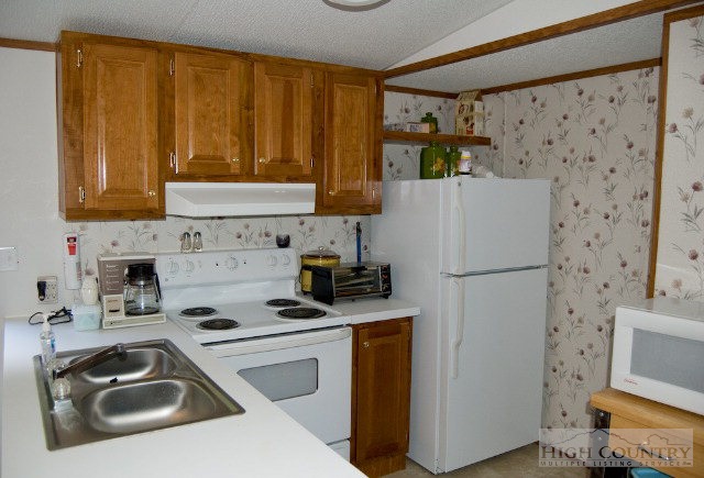 585 Edna Perry Road Crumpler, NC 28617 - Photo 6 of 11 Gallery Image 6