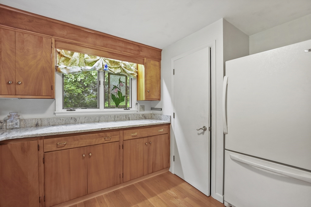 54 Upton Road Westborough, MA 01581 - Photo 8 of 38 Gallery Image 8