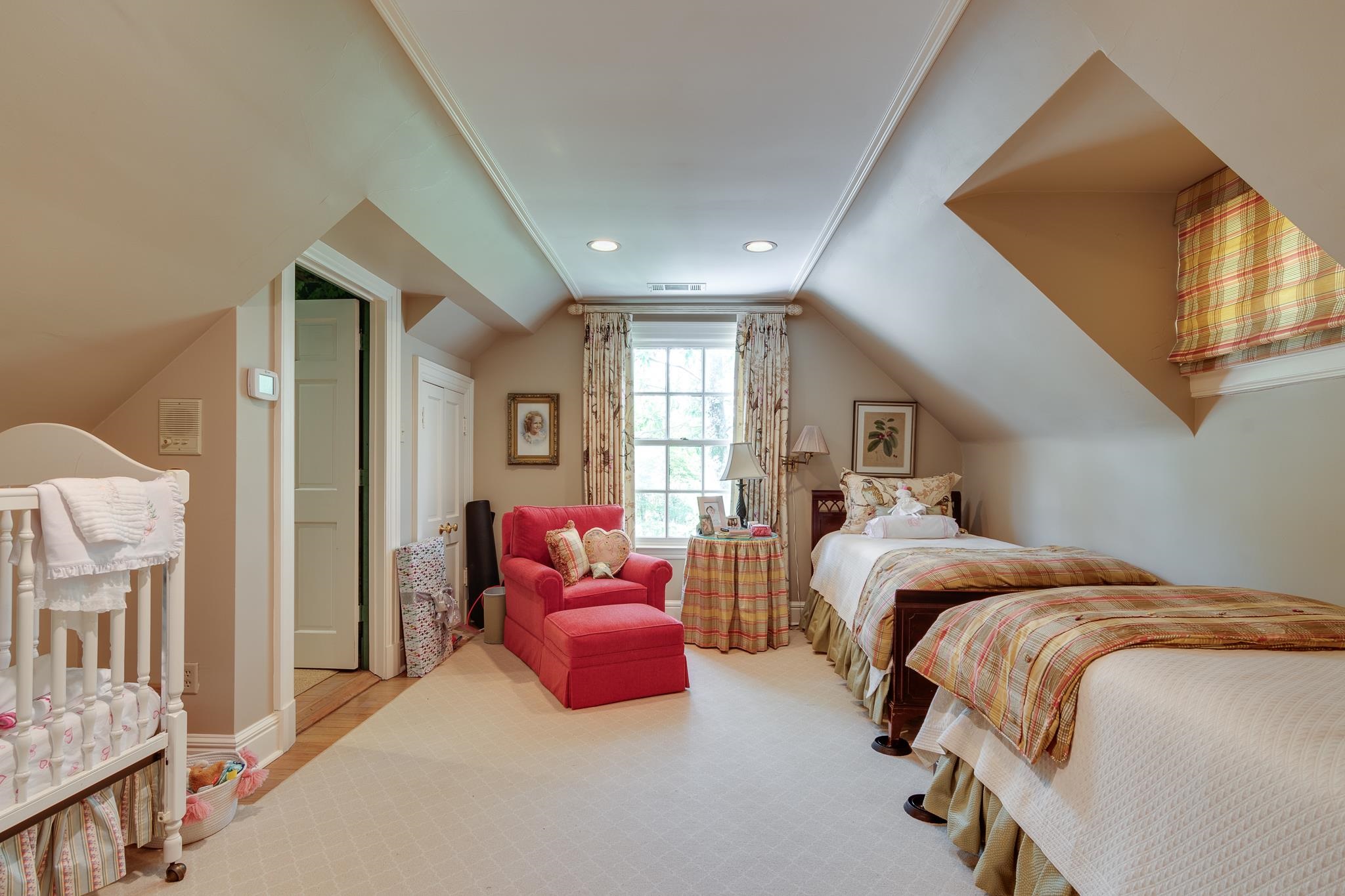 54 South Rose Road Memphis, TN 38117 - Photo 27 of 40 a bedroom with two beds and a couch