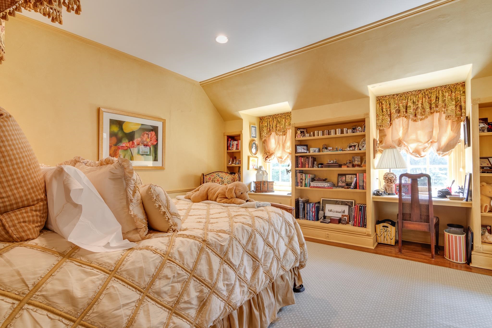 54 South Rose Road Memphis, TN 38117 - Photo 33 of 40 a spacious bedroom with a bed and a large window