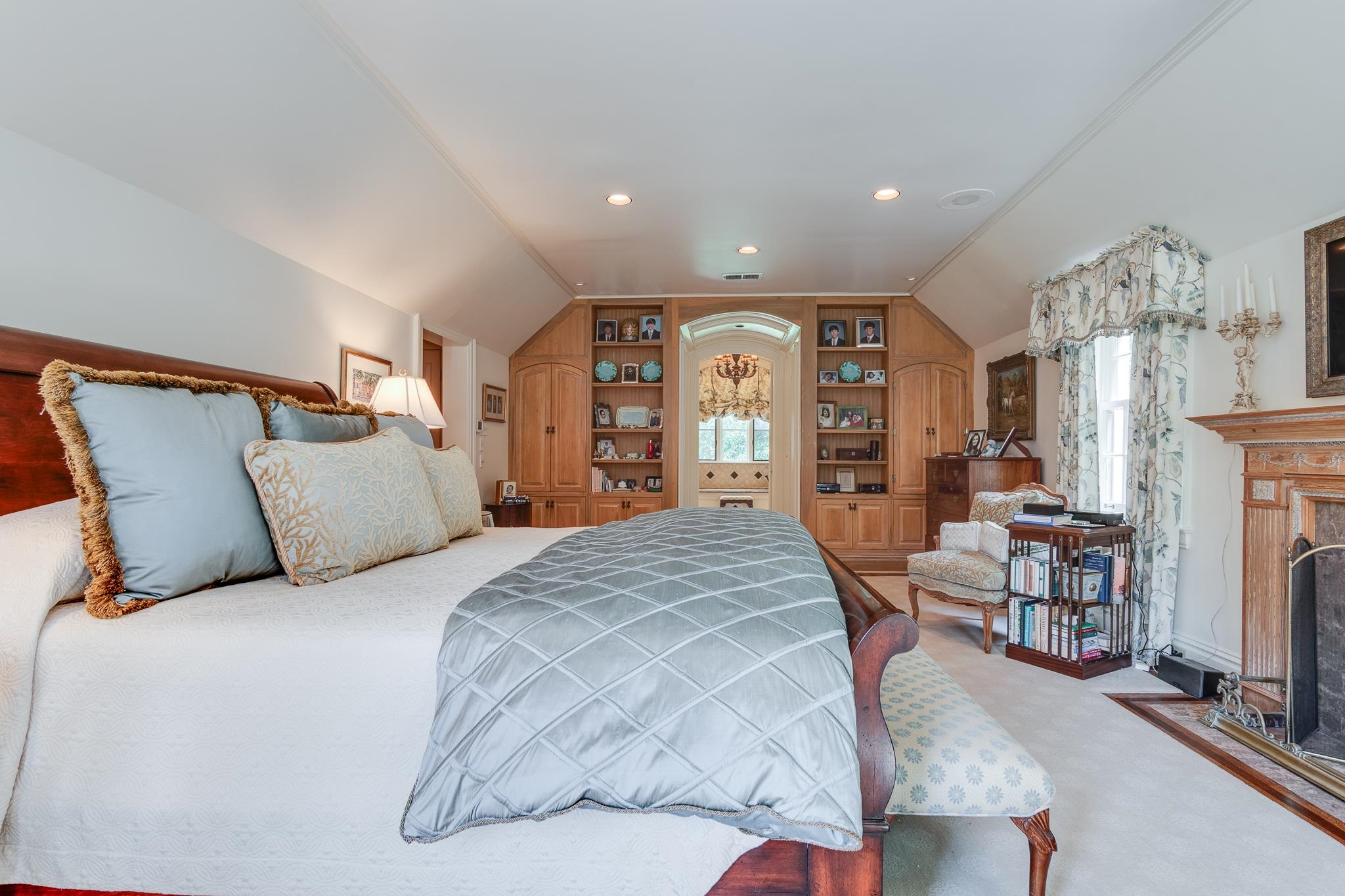 54 South Rose Road Memphis, TN 38117 - Photo 36 of 40 a bed room with a bed and a television
