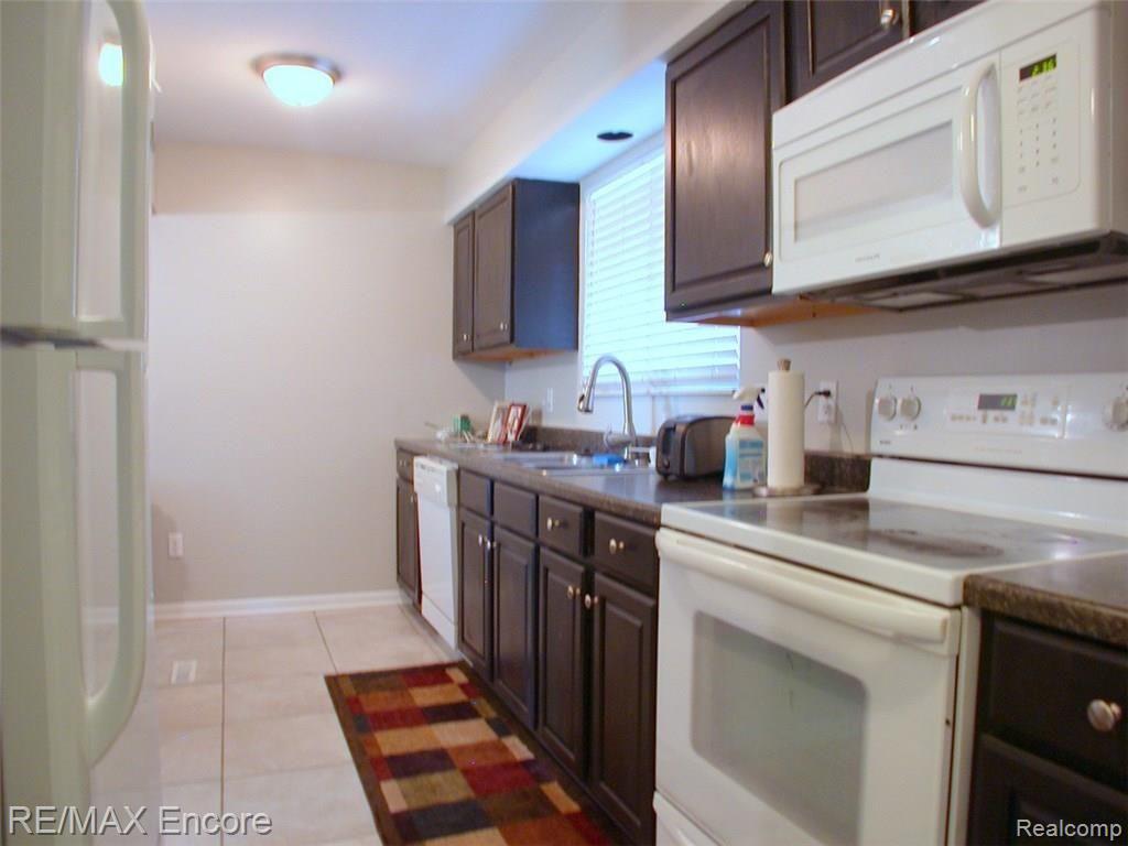 8505 Pepper Ridge Drive Grand Blanc, MI 48439 - Photo 2 of 35