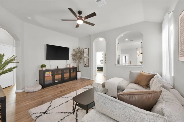 $3,800 | 9466 East Woodmark, Conroe, TX 77304