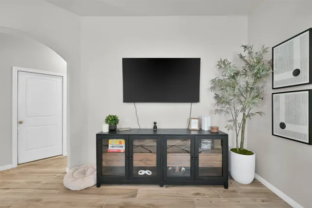 $3,800 | 9466 East Woodmark, Conroe, TX 77304