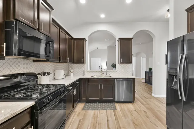 $3,800 | 9466 East Woodmark, Conroe, TX 77304