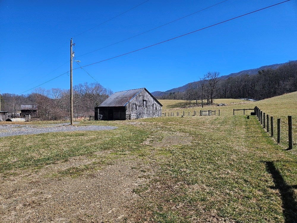 39440 Blevins Road Chilhowie, VA 24319 - Photo 9 of 41 Gallery Image 9