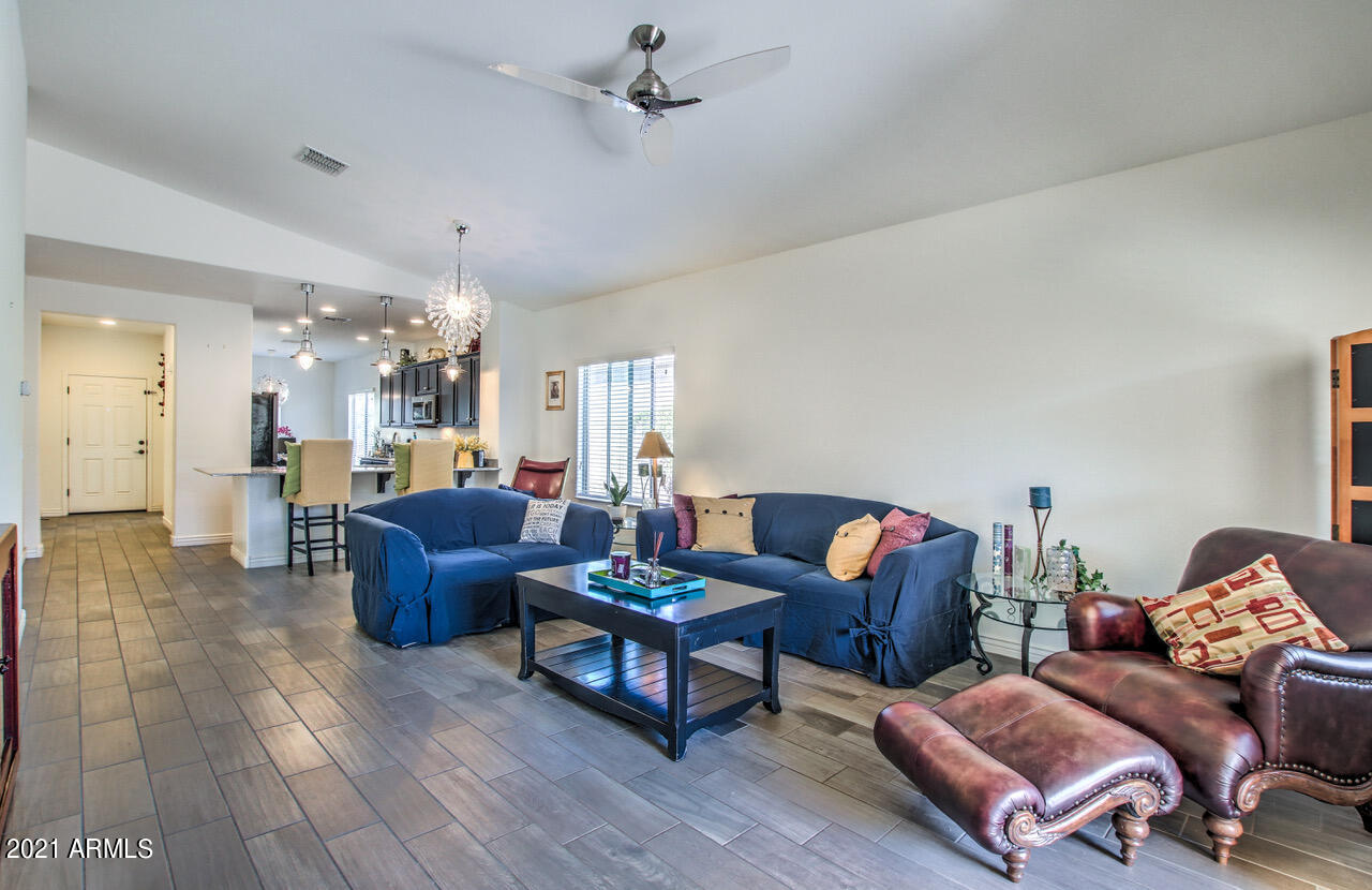 2723 East Mewes Road Gilbert, AZ 85298 - Photo 16 of 32 Great Room 5