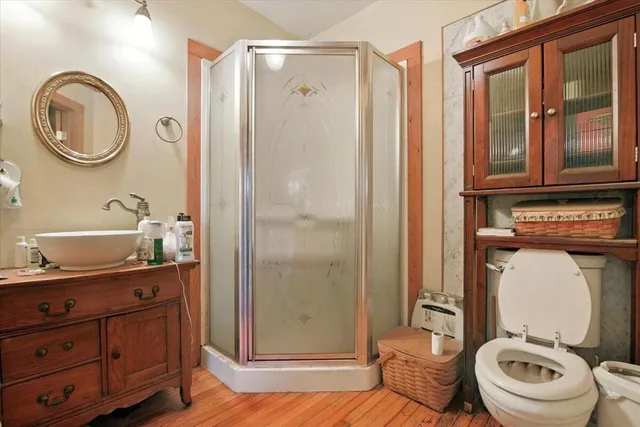 a view of a livingroom with furniture