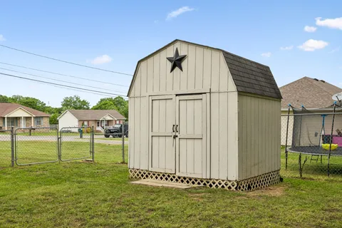a view of a back yard of the house