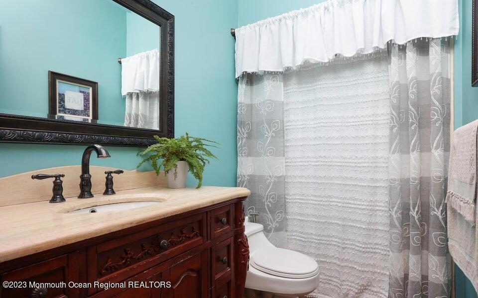 245 Delaware Trail Jackson, NJ 08527 - Photo 7 of 43 a bathroom with a sink a toilet and shower