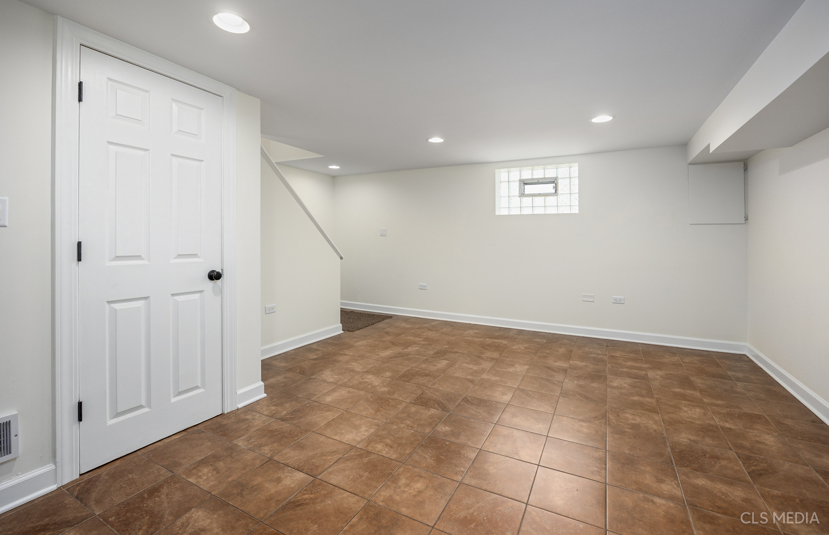 2112 Oakton Street Park Ridge, IL 60068 - Photo 17 of 24 a view of an empty room